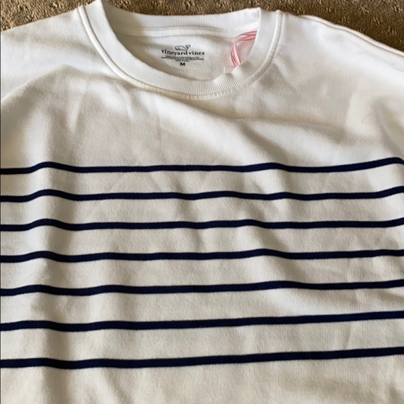 NWT Vineyard Vines sweatshirt - Picture 2 of 5